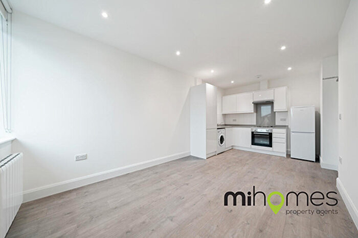 2 Bedroom Apartment To Rent In Key Point, Potters Bar, EN6