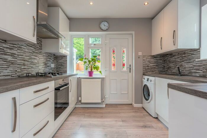 3 Bedroom Semi-Detached House To Rent In Fyfield Road, Woodford Green, IG8