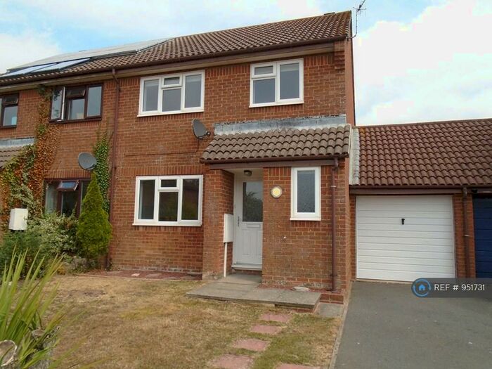 3 Bedroom Semi-Detached House To Rent In Hadlow Avenue, Eastbourne, BN23