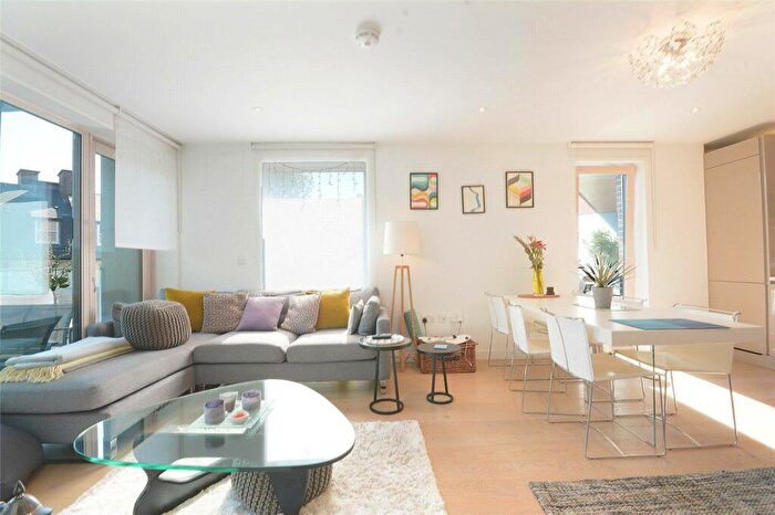 2 Bedroom Flat To Rent In Rodney Road, Elephant And Castle, London, SE17