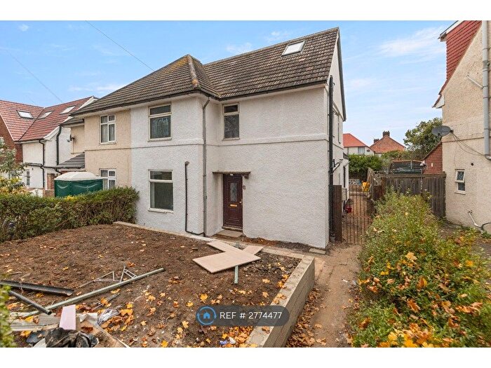 Studio To Rent In Hunters Grove, Hayes, UB3