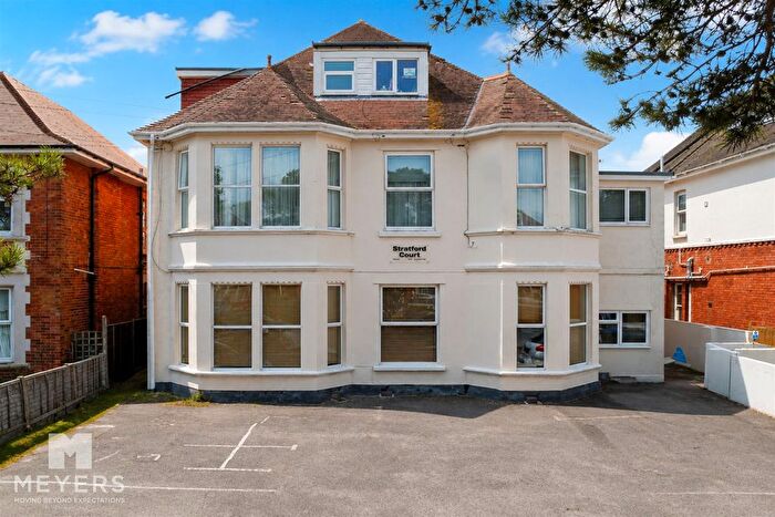 2 Bedroom Flat For Sale In Grand Avenue, Bournemouth, BH6