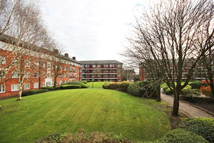 2 Bedroom Flat For Sale In Eccles New Road, Salford, M5