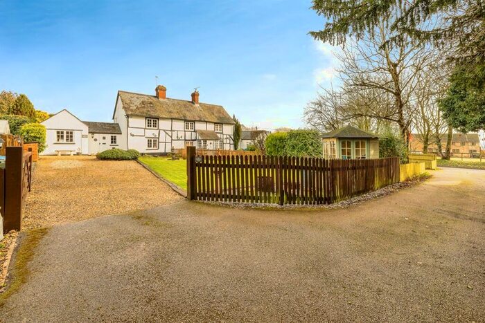 2 Bedroom Cottage For Sale In Church Street, Maids Moreton, Buckingham, MK18