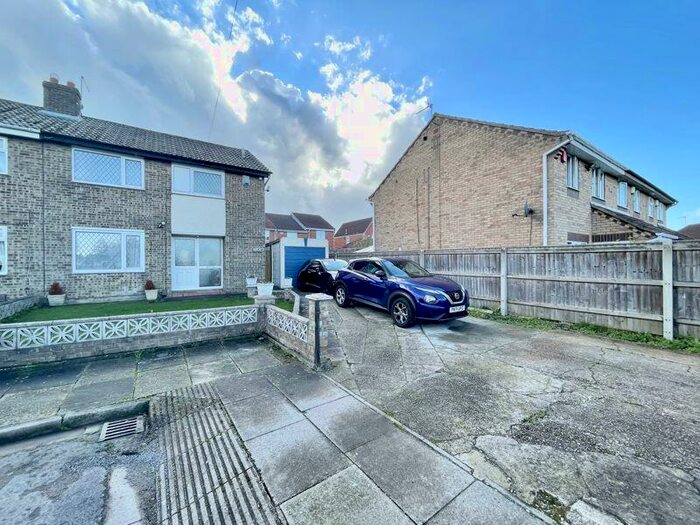 4 Bedroom Semi-Detached House To Rent In Belleisle Road, Grimsby, DN34