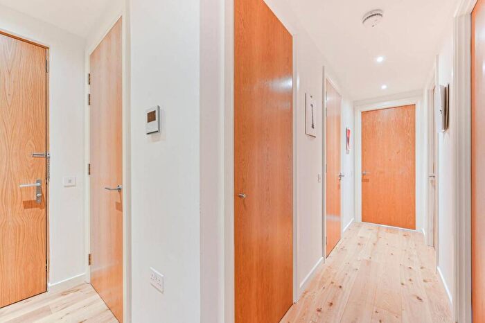 2 Bedroom Flat To Rent In Camberwell Passage, Camberwell Green, London, SE5