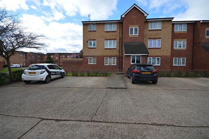 1 Bedroom Flat To Rent In Honey Close, Dagenham, RM10