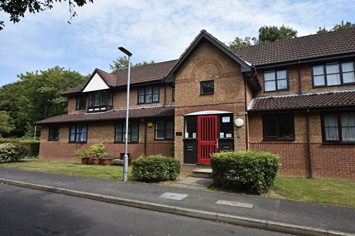 2 Bedroom Flat To Rent In Osprey Close, Falcon Way, Watford, WD25