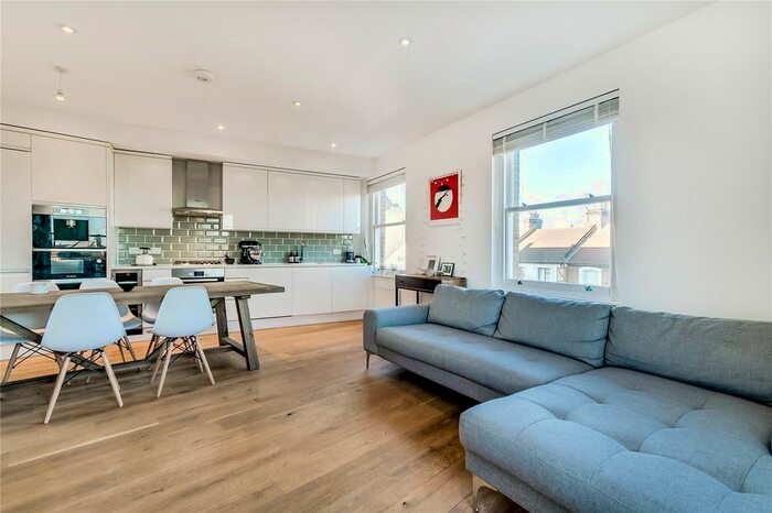 2 Bedroom Flat To Rent In Hutchins House, Grove Road, London, W3