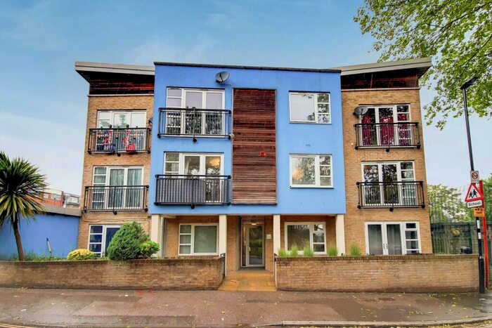 3 Bedroom Flat To Rent In Lucas Street, Lewisham, London, SE8