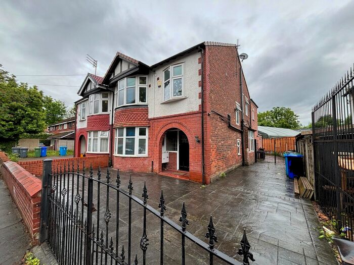 5 Bedroom Semi-Detached House To Rent In Brook Road, Manchester, M14