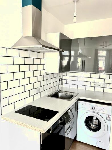 Studio To Rent In Granville Road, London, N22