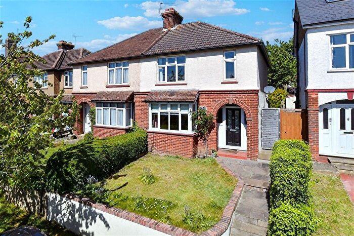 3 Bedroom Semi-Detached House For Sale In Tonbridge Road, Maidstone, Kent, ME16