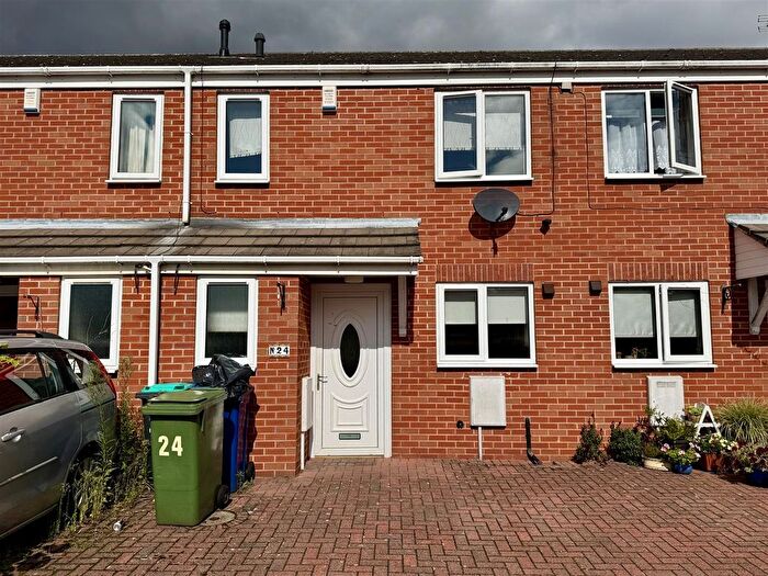 2 Bedroom Town House For Sale In Ossington Close, Meden Vale, Mansfield, NG20