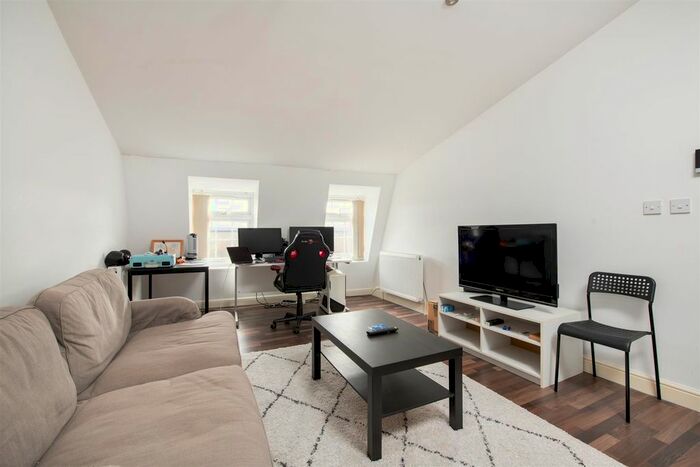 1 Bedroom Flat To Rent In King Street, Twickenham, TW1