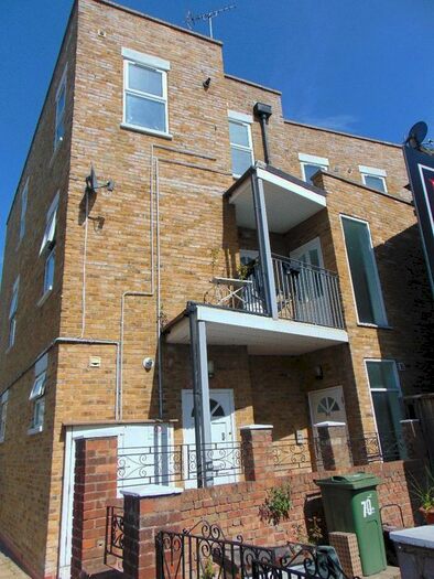 3 Bedroom Maisonette To Rent In Railton Road, Brixton, London, SE24