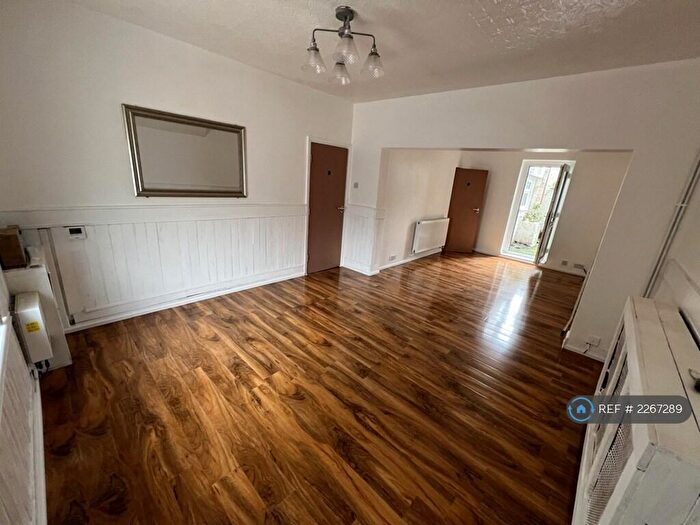 5 Bedroom Terraced House To Rent In Commercial Road, Weymouth, DT4