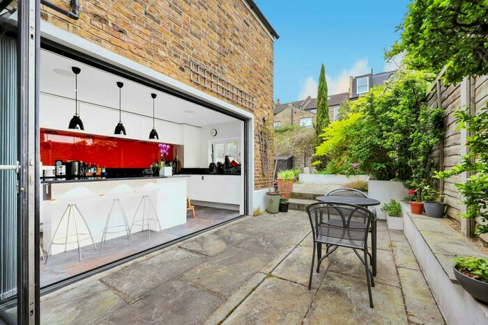 3 Bedroom Semi-Detached House To Rent In Goodrich Road, London, SE22