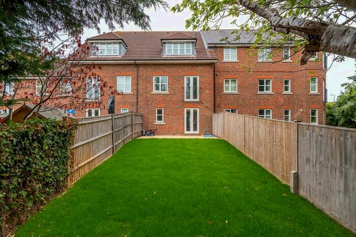 4 Bedroom Town House To Rent In Deanfield Close, Hamble, SO31