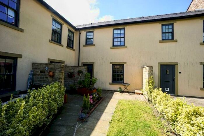 3 Bedroom Cottage To Rent In Howarth Court, Arcon Village, BL6