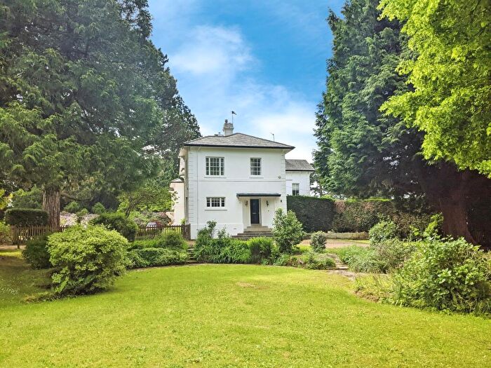 4 Bedroom House To Rent In High Road, Chipstead, Coulsdon, CR5