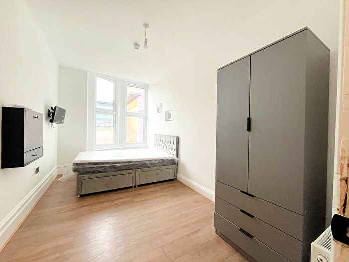 Studio To Rent In Clifftown Road, Southend-On-Sea, SS1