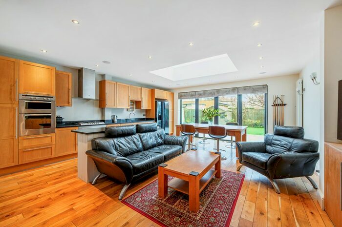 4 Bedroom Semi-Detached House For Sale In Popes Lane, London, W5