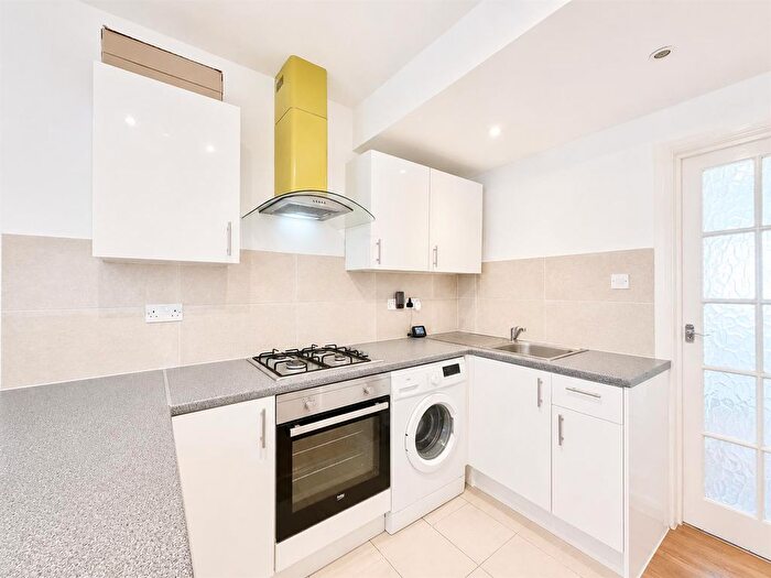 2 Bedroom Terraced House To Rent In Crosslands Avenue, Southall, UB2
