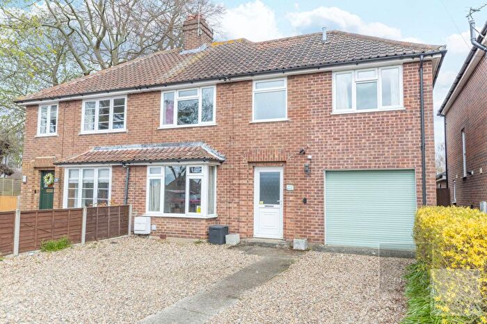 4 Bedroom Semi Detached House For Sale In Thunder Lane, Norwich, NR7