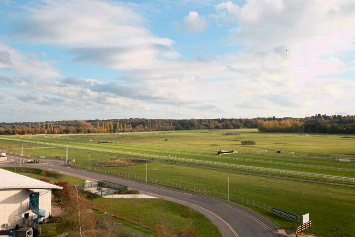 2 Bedroom Flat To Rent In Kingman Way, Newbury, RG14