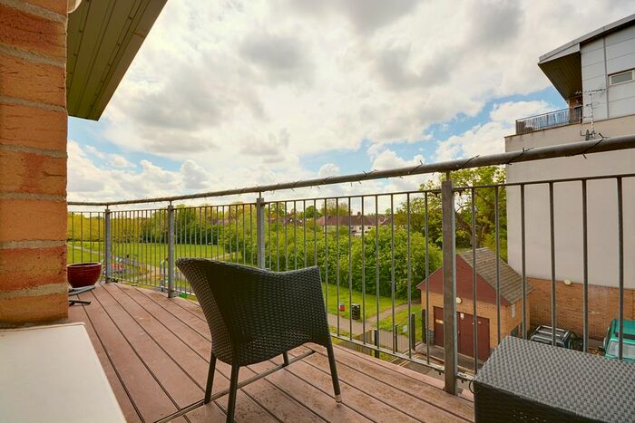 2 Bedroom Flat To Rent In Primrose Place, Isleworth TW7