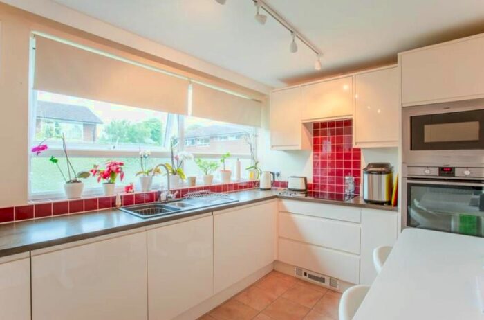 2 Bedroom Flat To Rent In St. Margarets, London Road, Guildford, GU1