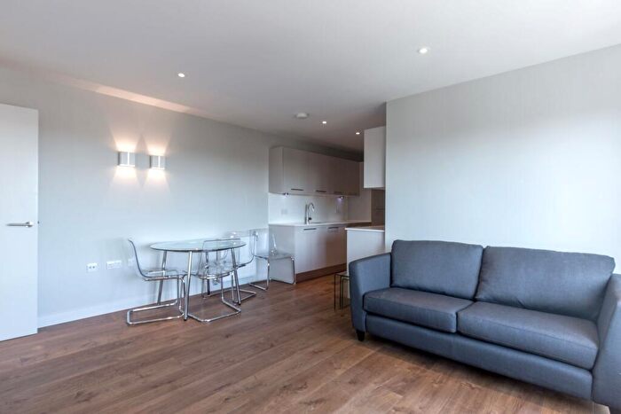 1 Bedroom Flat To Rent In Flat Ellington Court, N14