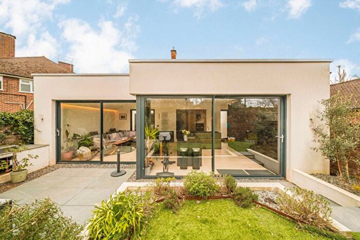 3 Bedroom Maisonette For Sale In Linden Close, Thames Ditton, KT7