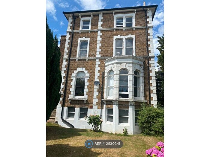 4 Bedroom Flat To Rent In Surbiton Hill Park, Surbiton, KT5