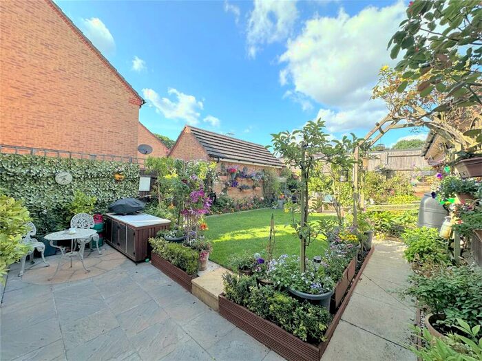 4 Bedroom Detached House For Sale In Goddards Close, Farnborough, Hampshire, GU14