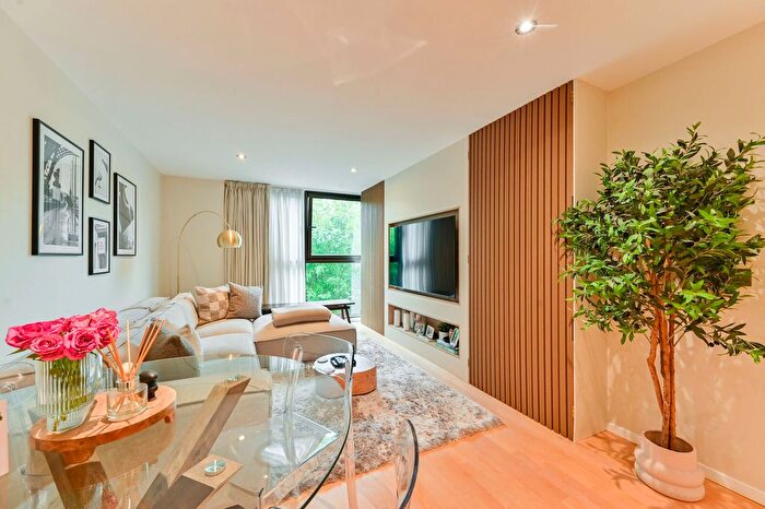 2 Bedroom Flat For Sale In Carter House, Battersea, London, SW11