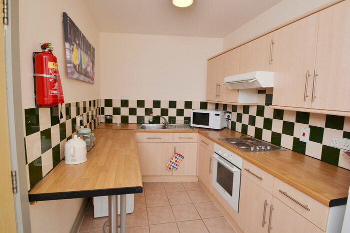 2 Bedroom Flat To Rent In Mount Hooton Road, Forest Fields, Nottingham, NG7