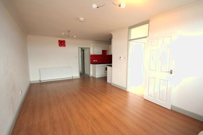 3 Bedroom Flat To Rent In Shopping Centre Flats, High Street, Gorleston, Great Yarmouth, NR31