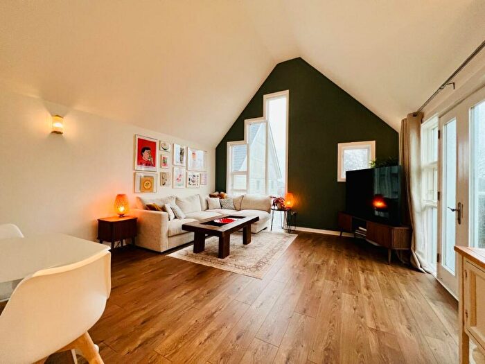 2 Bedroom Flat For Sale In Edgar Close, Kings Hill, ME19