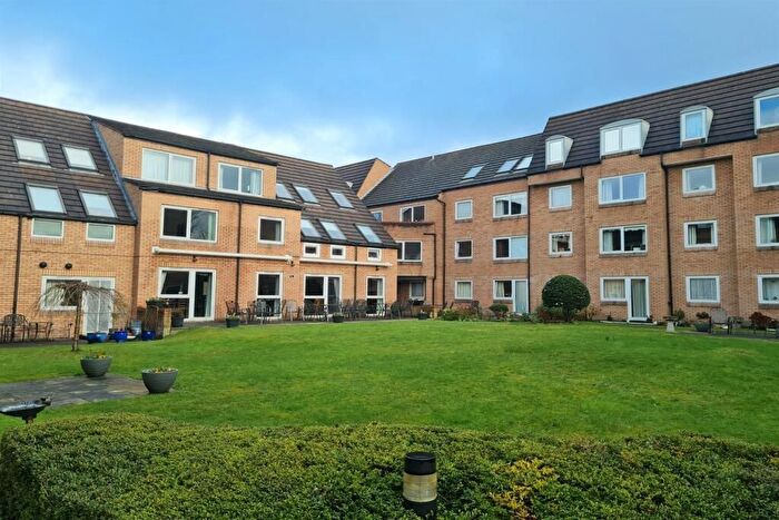 1 Bedroom Flat To Rent In Homebeech House, Mount Hermon Road, GU22
