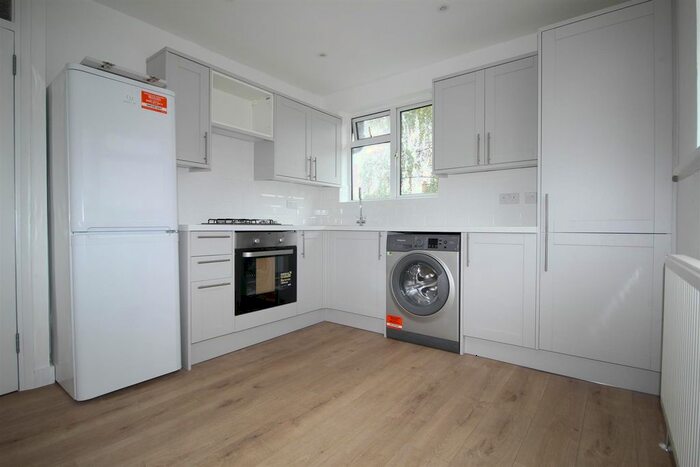 2 Bedroom Maisonette To Rent In Deepdene Court, London, N21
