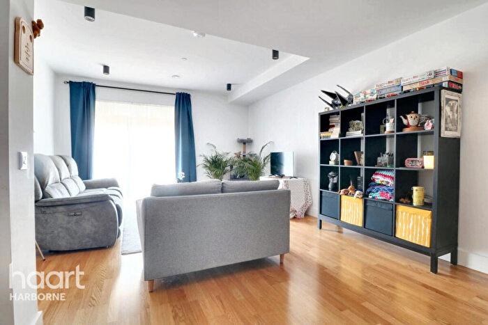 2 Bedroom Apartment For Sale In South Loop Green, Birmingham, B16