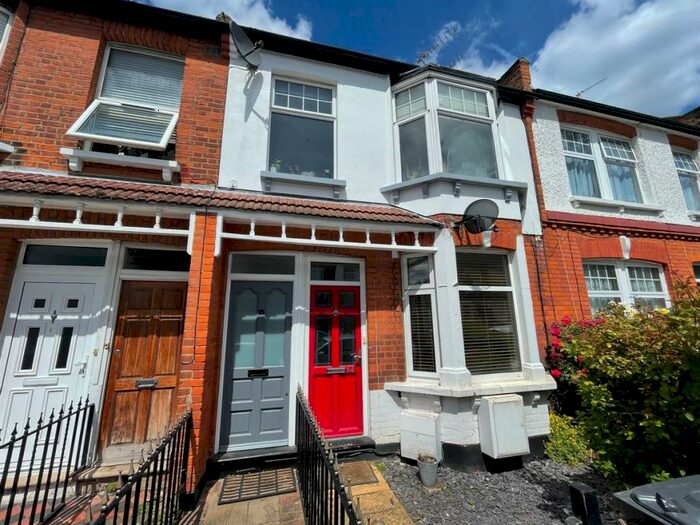 3 Bedroom Maisonette To Rent In Grange Avenue, London, N12