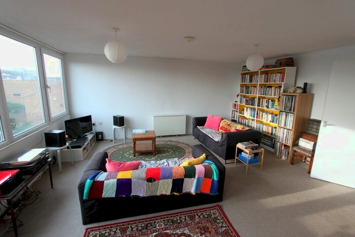 3 Bedroom Flat To Rent In High Kingsdown, Bristol, BS2