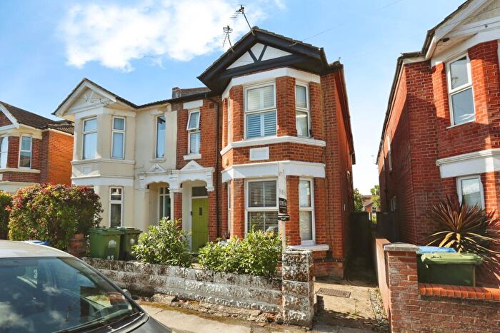 2 Bedroom Maisonette For Sale In Norfolk Road, Southampton, Hampshire, SO15