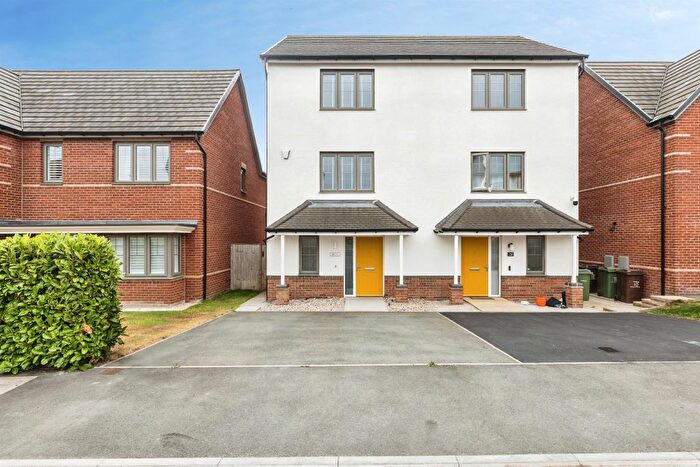 3 Bedroom Semi-Detached House For Sale In Knight Street, Pontefract, WF8