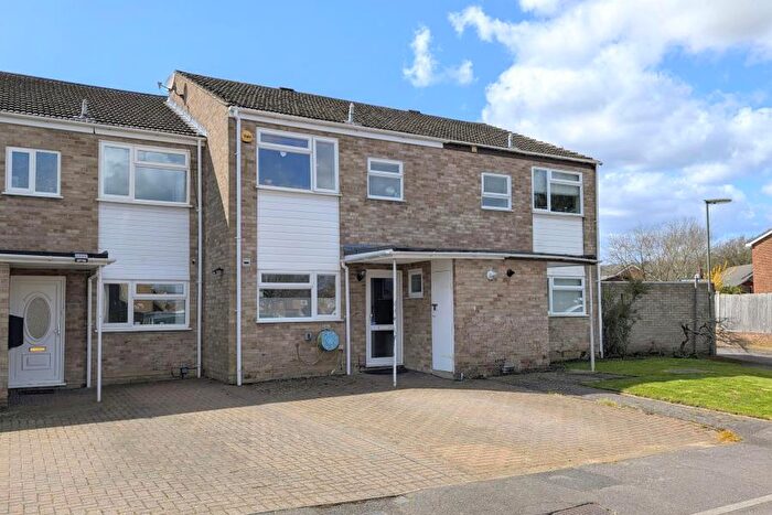 3 Bedroom Terraced House To Rent In Knaphill, Surrey, GU21
