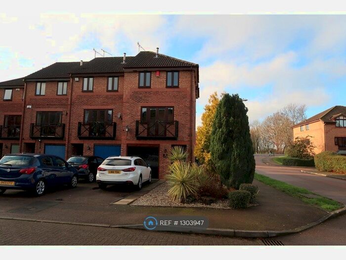 3 Bedroom Semi-Detached House To Rent In Cricket Close, Coventry CV5