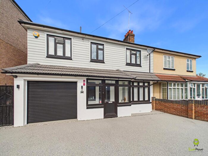 4 Bedroom Semi-Detached House For Sale In Northall Road, Bexleyheath, Kent, DA7